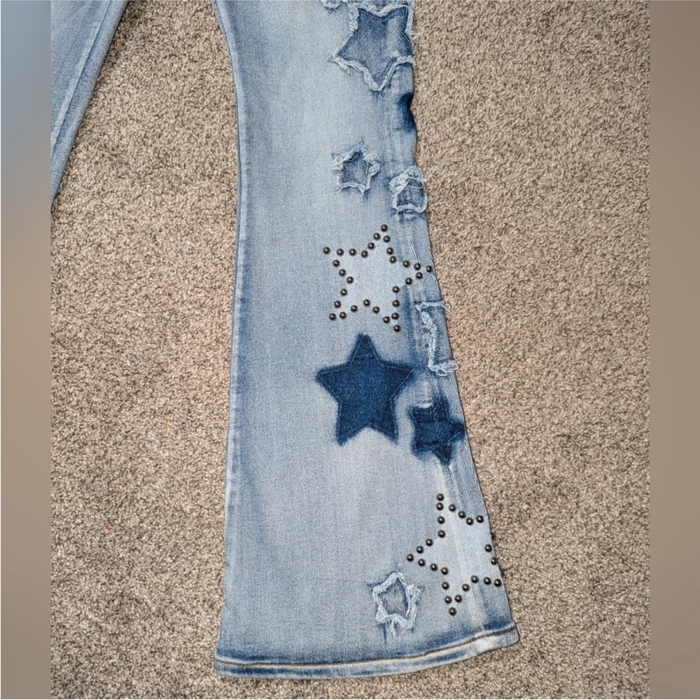 Oli & Hali Blue Star Pattern Flare Jeans
(Price is firm) - Picture 2 of 4